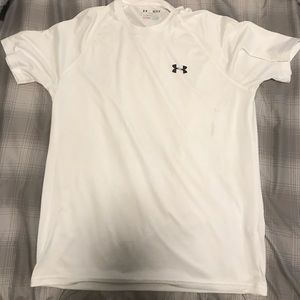 Under armor loose fit tee shirt